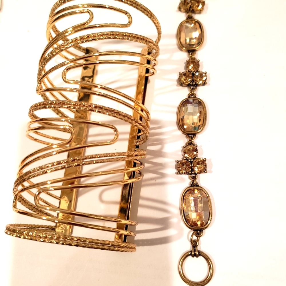 2 beautiful Braceletes